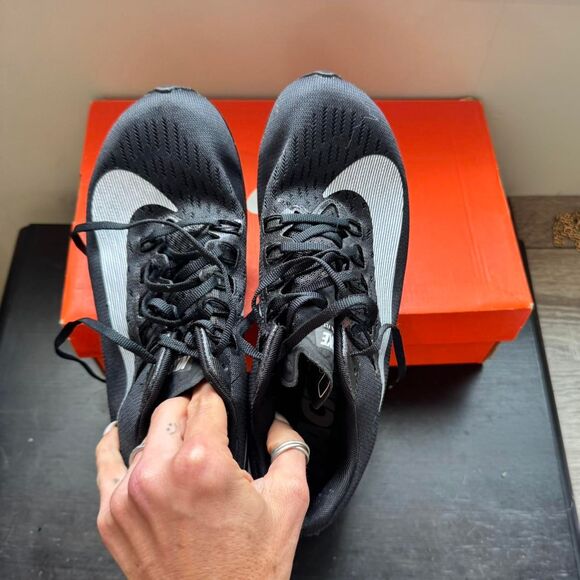 Nike Women's Black and White Trainers - Picture 2 of 6